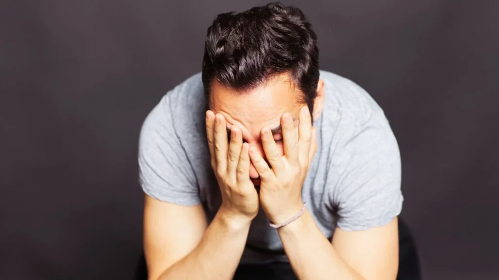 “Non ho 1€ da parte e mi sento un fallito”, lo sfogo di un giovane